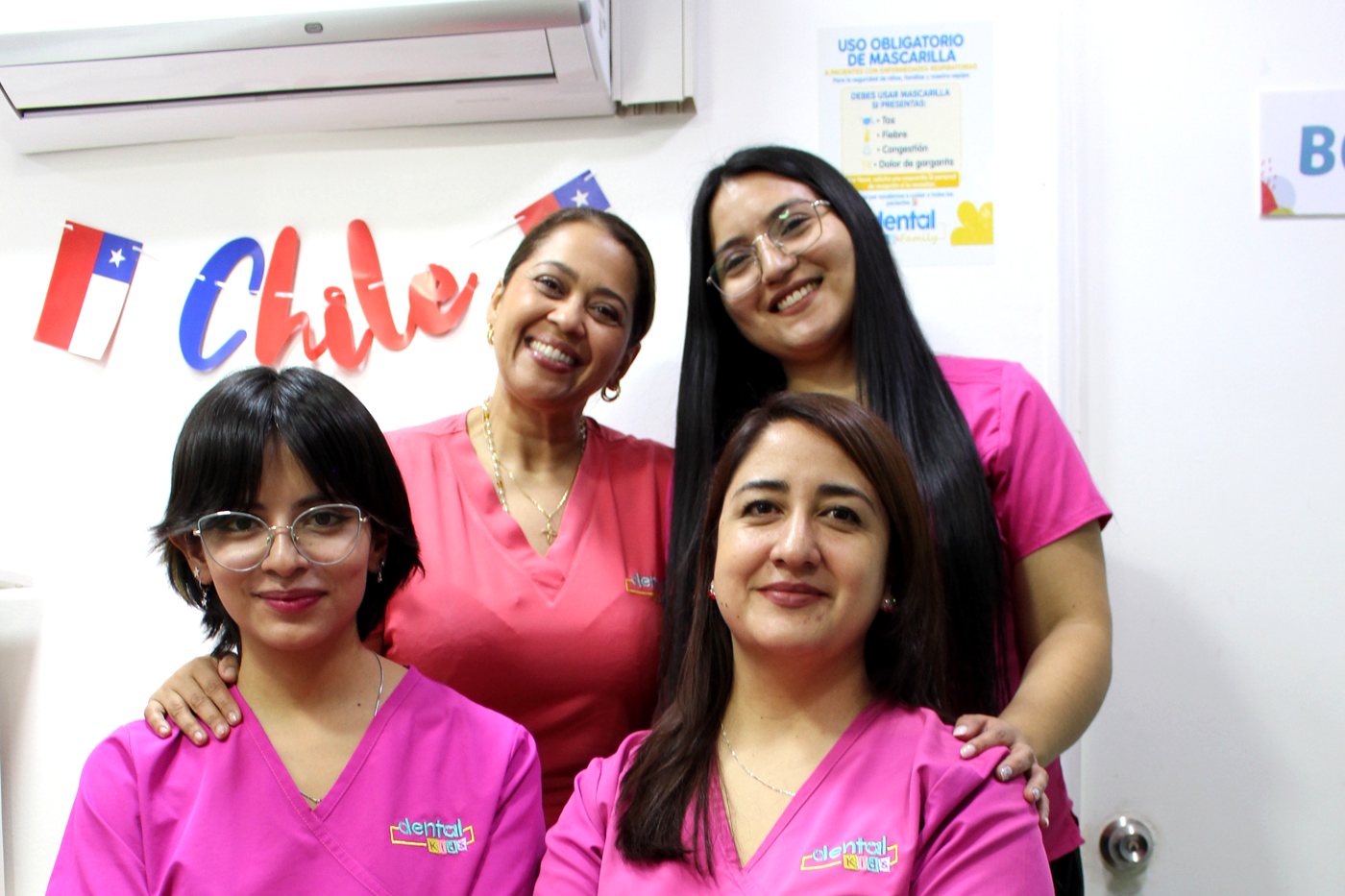 Equipo de Dental Kids & Family en la clínica de Colina